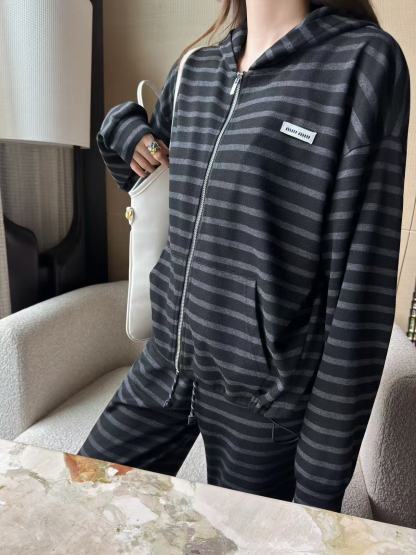 M1UM1U ストライプジップアップジャケット+パンツ ツーピースセット【50％割引+送料無料】