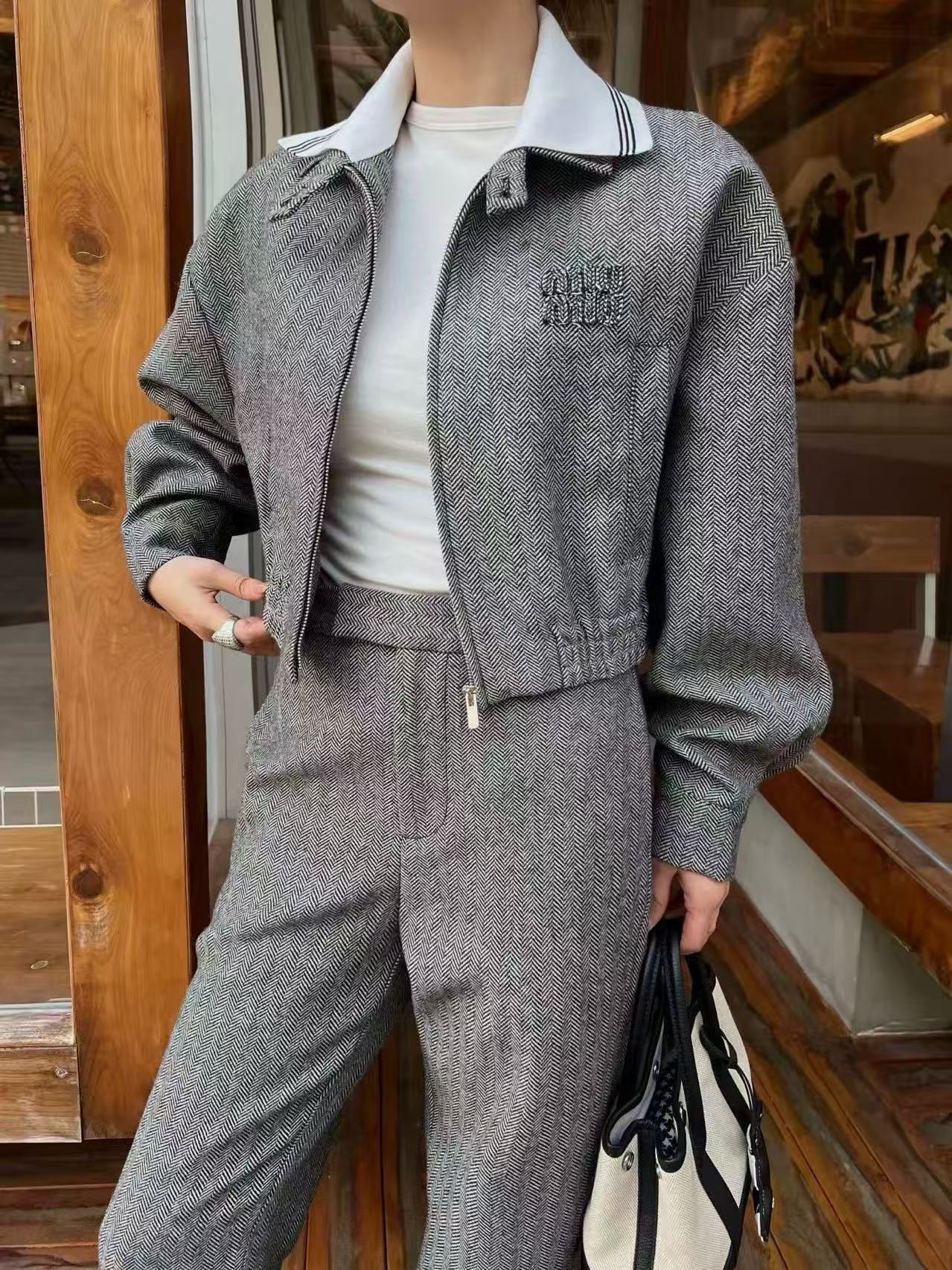 M1UM1U 襟付きショートジャケット + ストレートレッグパンツ【50％割引+送料無料】