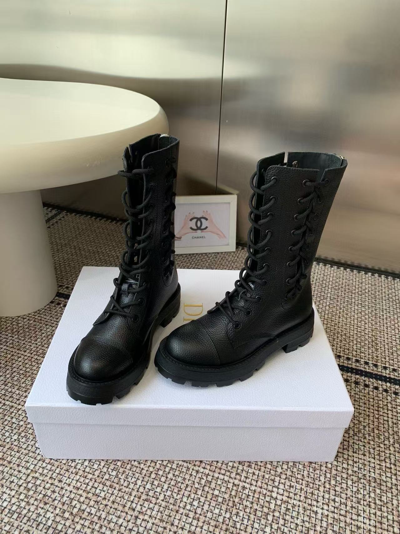 DIORの高品質レースアップマーティンブーツ【50％割引+送料無料】