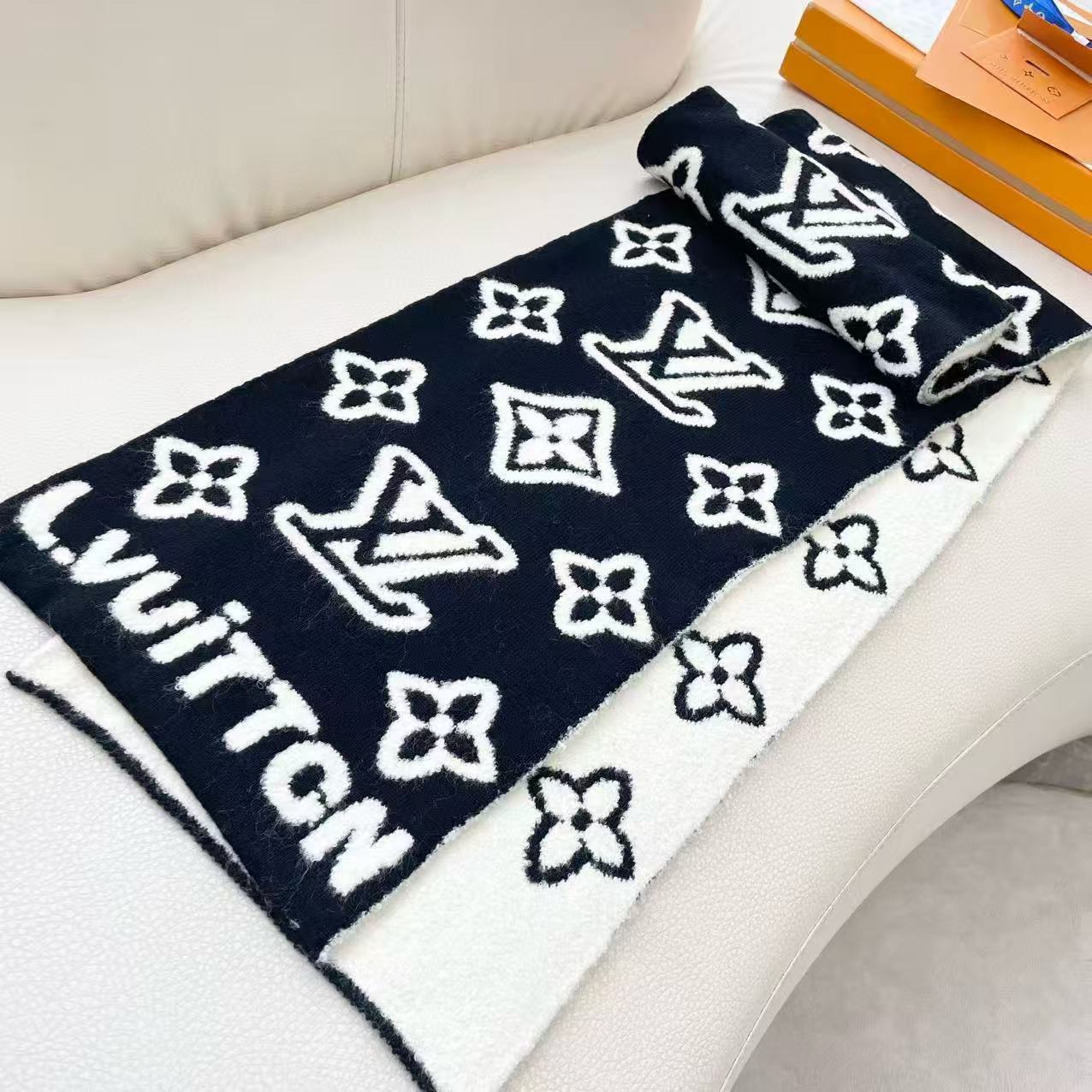 LV四つ葉のクローバースカーフ【50％割引+送料無料】