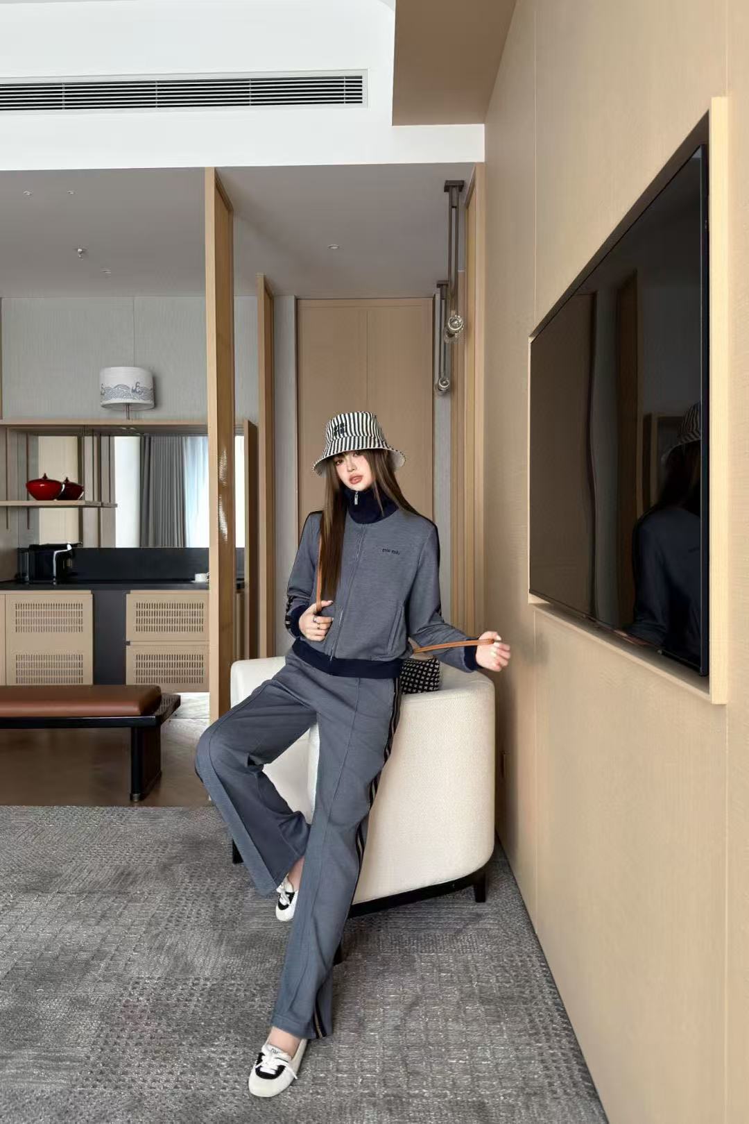 M1UM1U 襟付きカラーブロックジャケット+パンツ ツーピースセット【50％割引+送料無料】