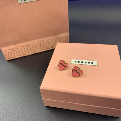 M1UM1U ピンクレタースタッドピアス【50％割引+送料無料】
