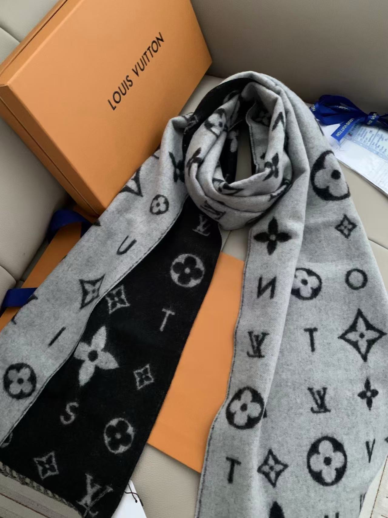 LV四つ葉のクローバープリントカシミアスカーフ【50％割引+送料無料】