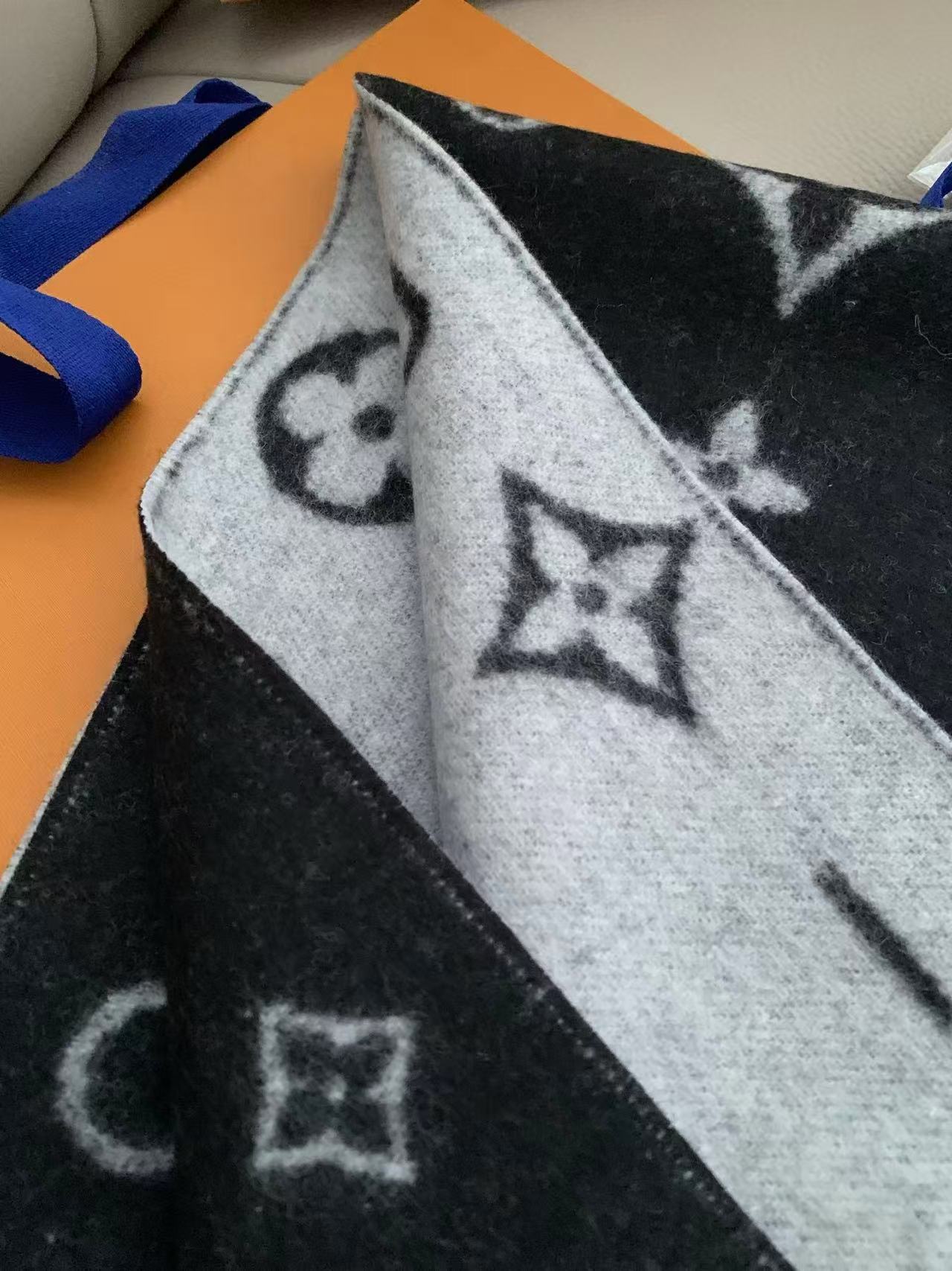 LV四つ葉のクローバープリントタッセルカシミアスカーフ【50％割引+送料無料】