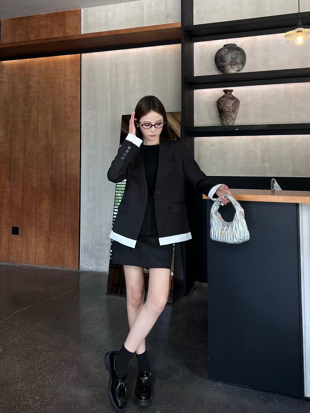 M1UM1U シンプルVネックブレザー【50％割引+送料無料】