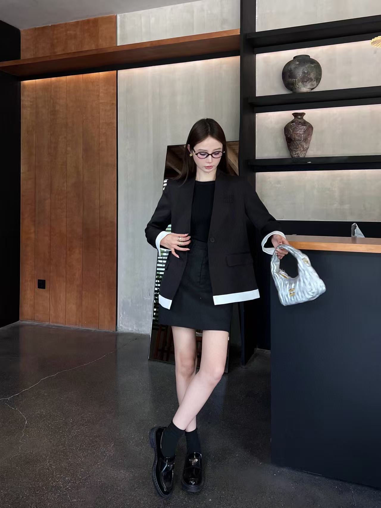 M1UM1U シンプルVネックブレザー【50％割引+送料無料】