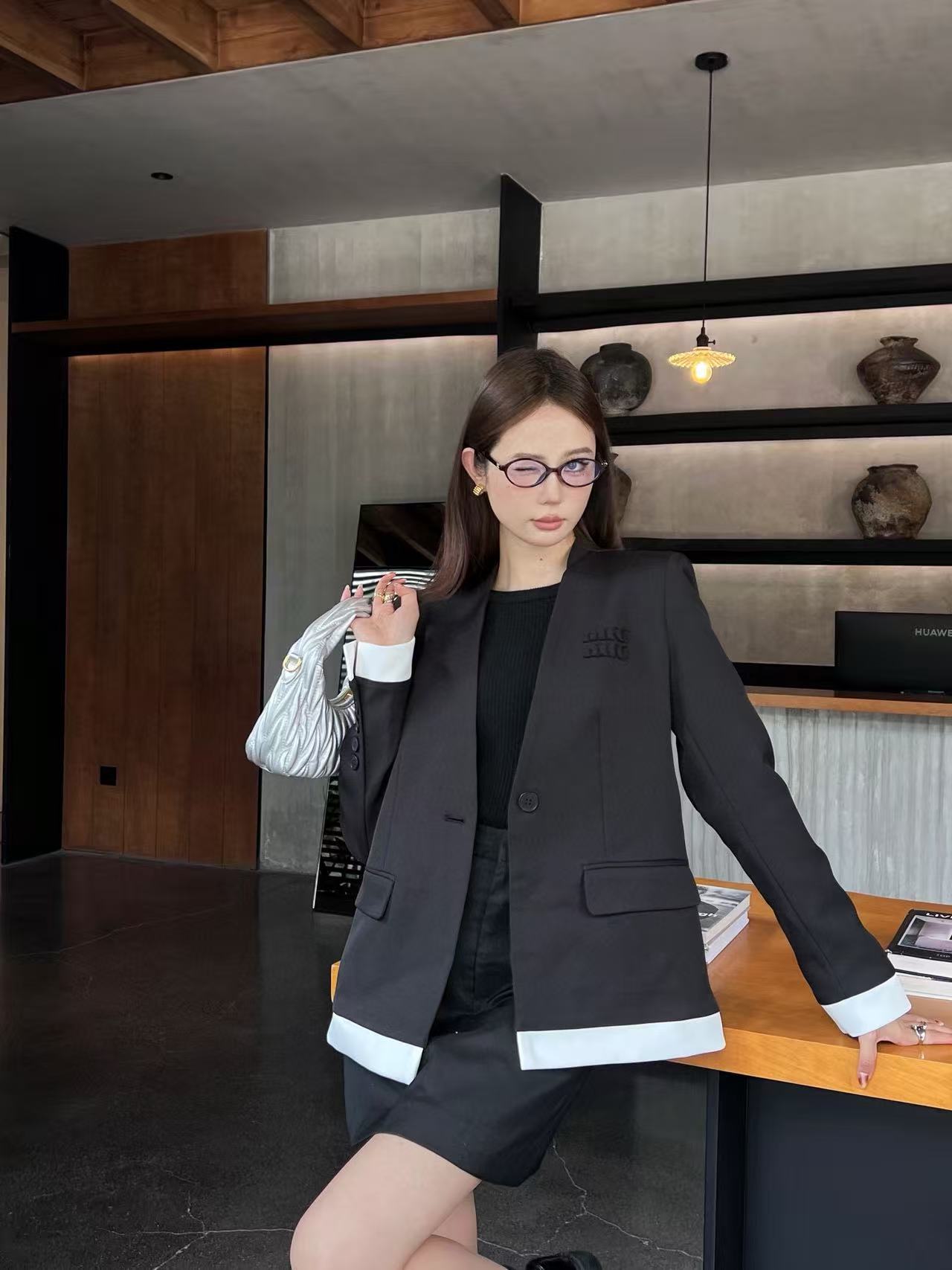 M1UM1U シンプルVネックブレザー【50％割引+送料無料】