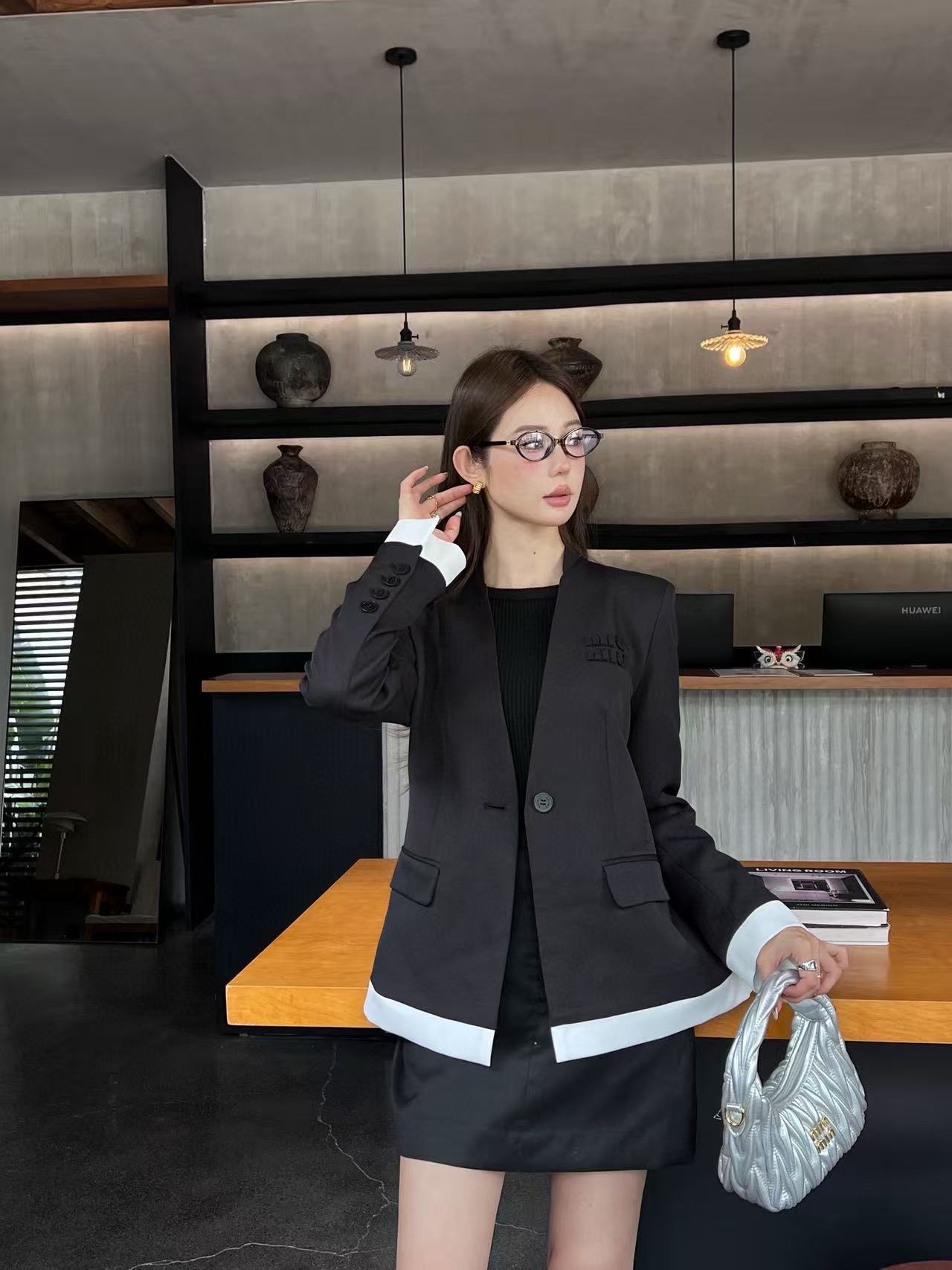 M1UM1U シンプルVネックブレザー【50％割引+送料無料】