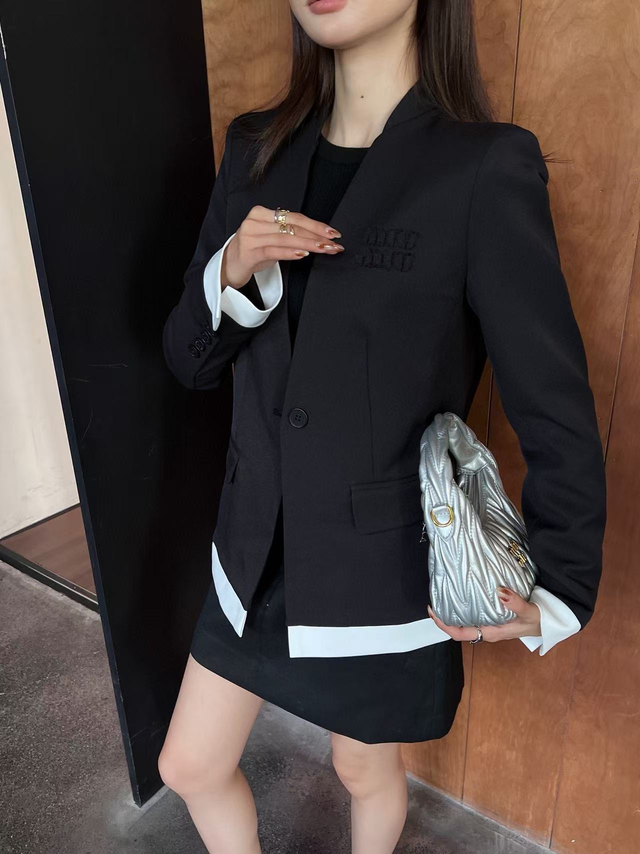 M1UM1U シンプルVネックブレザー【50％割引+送料無料】