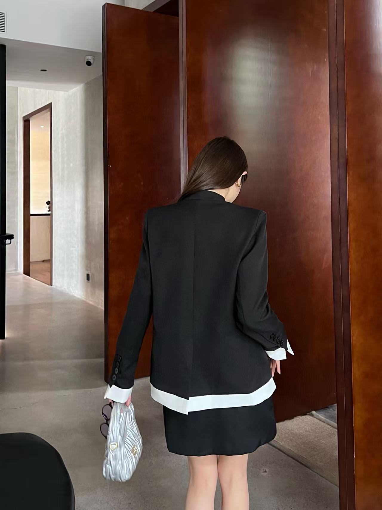 M1UM1U シンプルVネックブレザー【50％割引+送料無料】