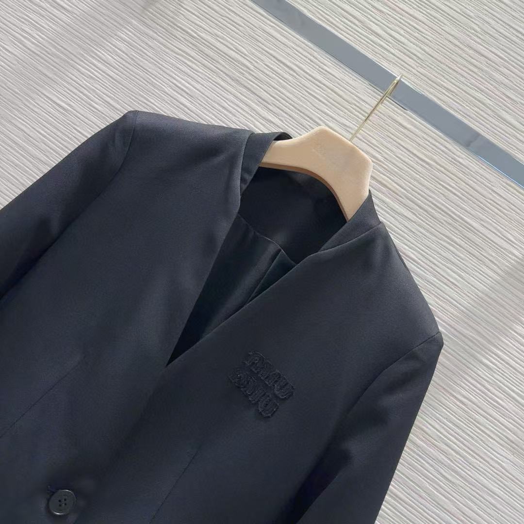 M1UM1U シンプルVネックブレザー【50％割引+送料無料】