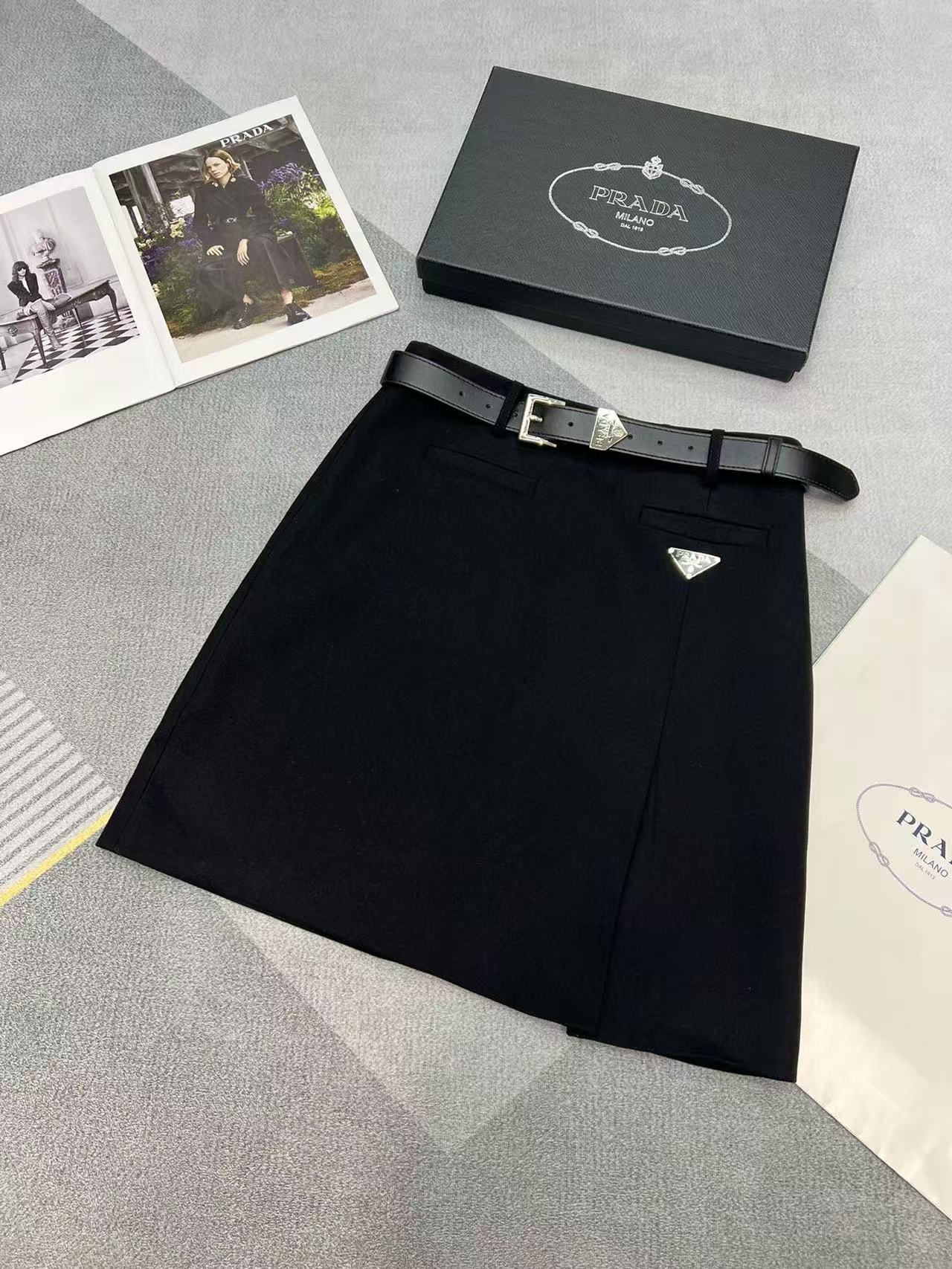 PR4DA ミニマリスト トライアングル ロゴ スカート【50％割引+送料無料】