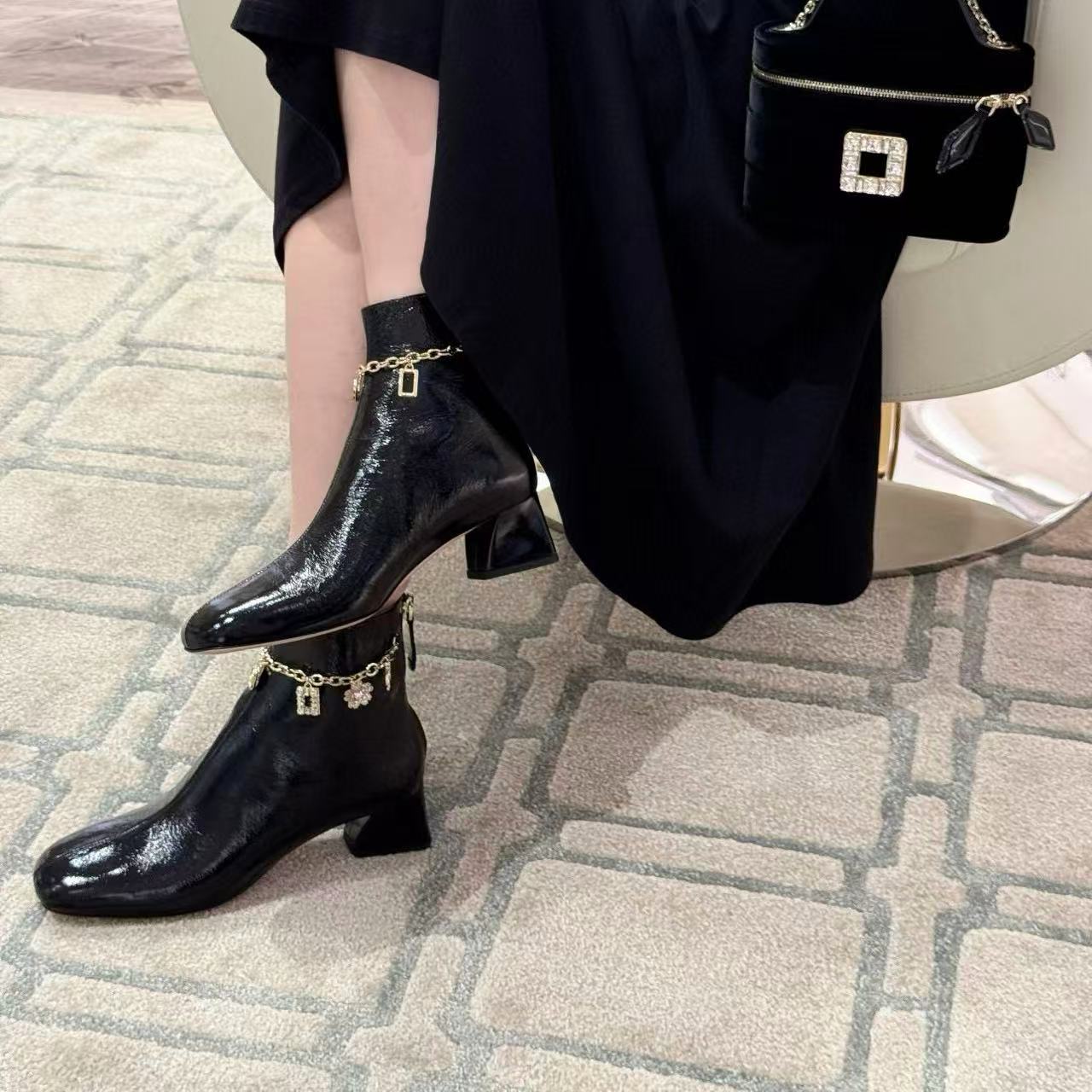 BOTTEGA VENE7A 高品質チェーン チャンキーヒール アンクルブーツ【50％割引+送料無料】