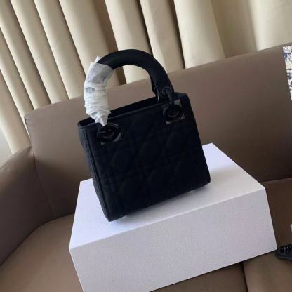 DI0Rつや消しハンドバッグ【50％割引+送料無料】