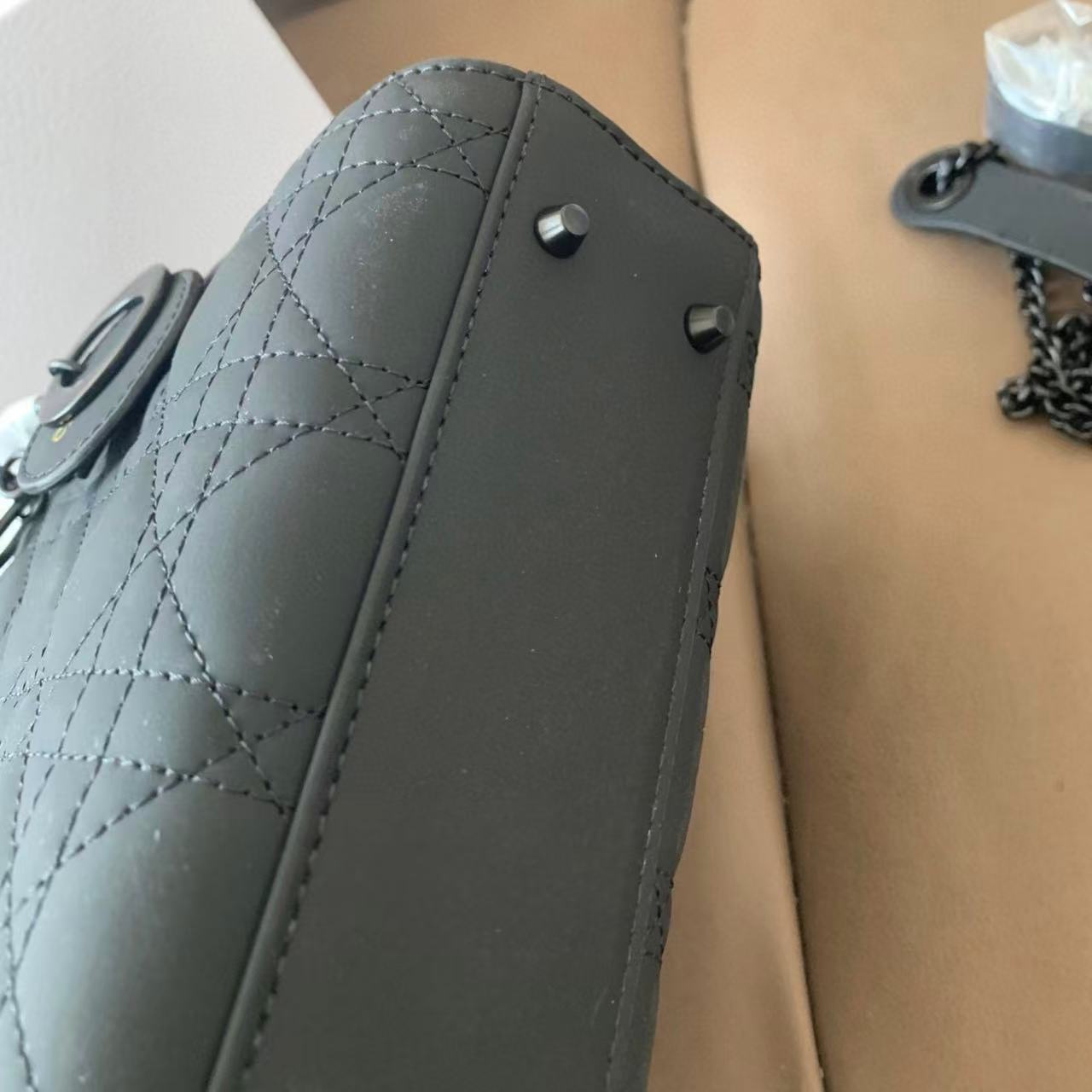 DI0Rつや消しハンドバッグ【50％割引+送料無料】