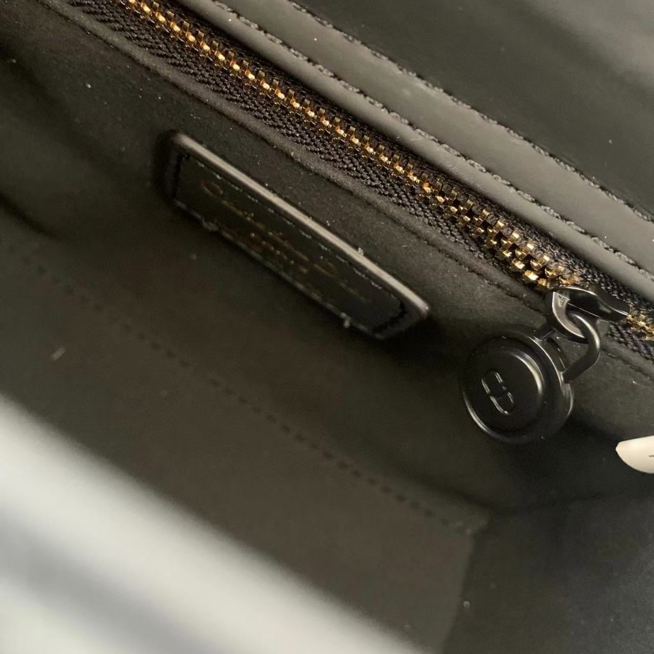 DI0Rつや消しハンドバッグ【50％割引+送料無料】