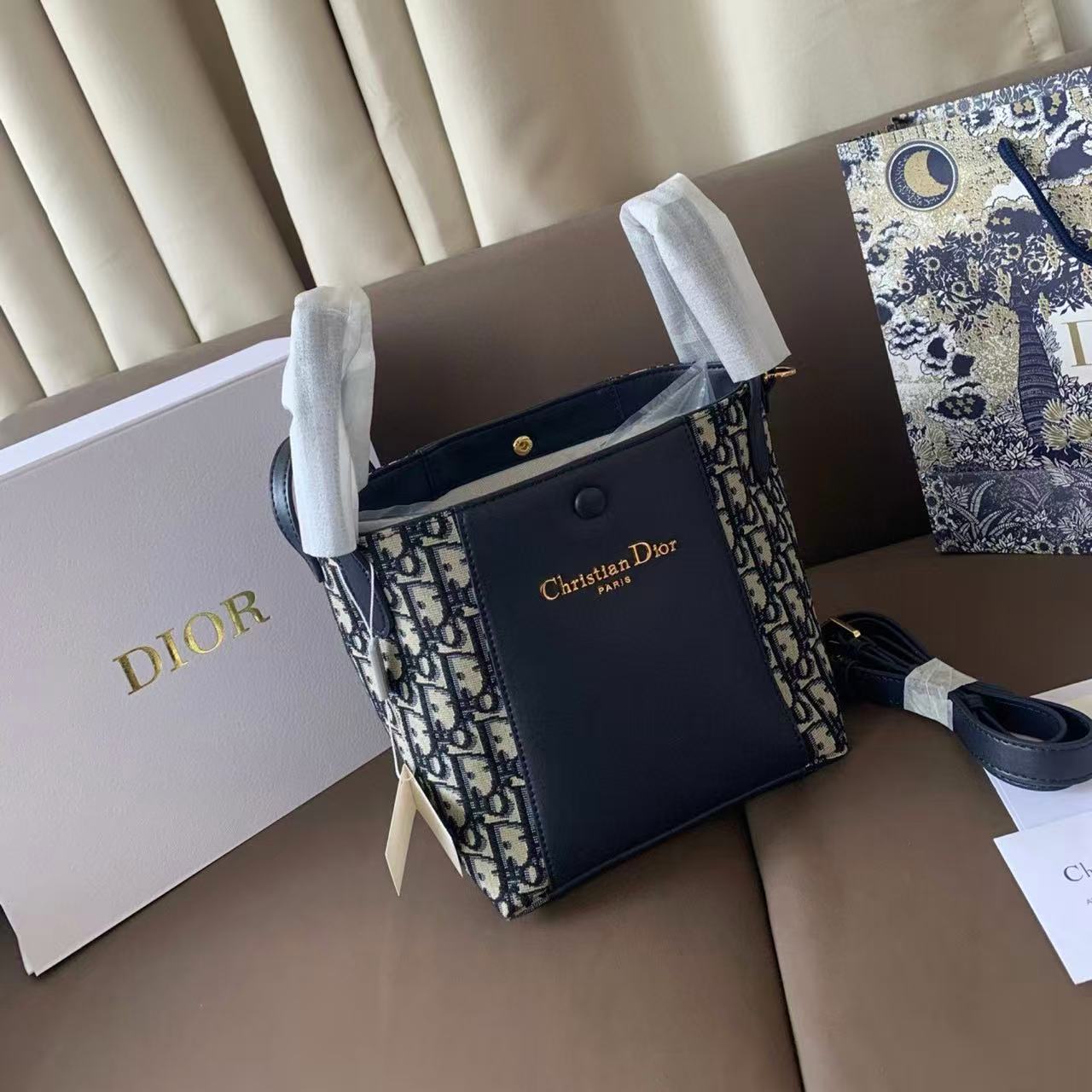 DI0R新しいバケットバッグ【50％割引+送料無料】