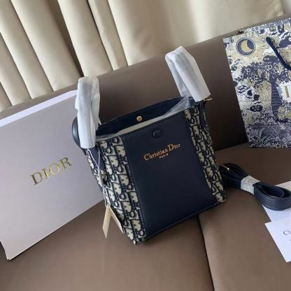 DI0R新しいバケットバッグ【50％割引+送料無料】