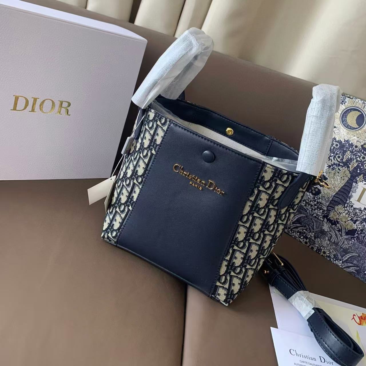 DI0R新しいバケットバッグ【50％割引+送料無料】