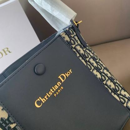 DI0R新しいバケットバッグ【50％割引+送料無料】