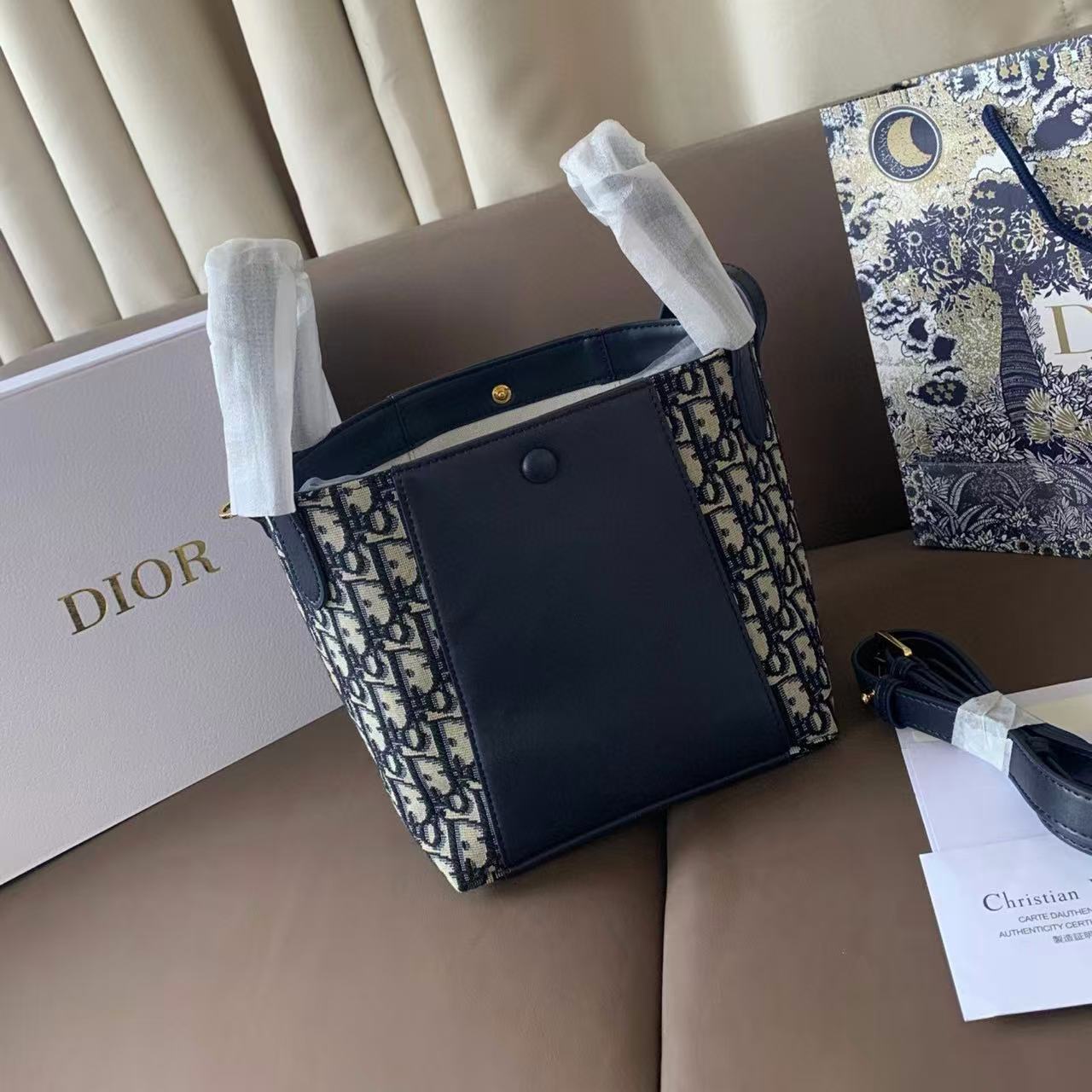 DI0R新しいバケットバッグ【50％割引+送料無料】