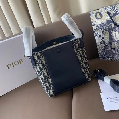 DI0R新しいバケットバッグ【50％割引+送料無料】