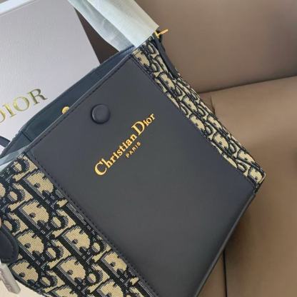 DI0R新しいバケットバッグ【50％割引+送料無料】