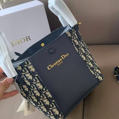 DI0R新しいバケットバッグ【50％割引+送料無料】