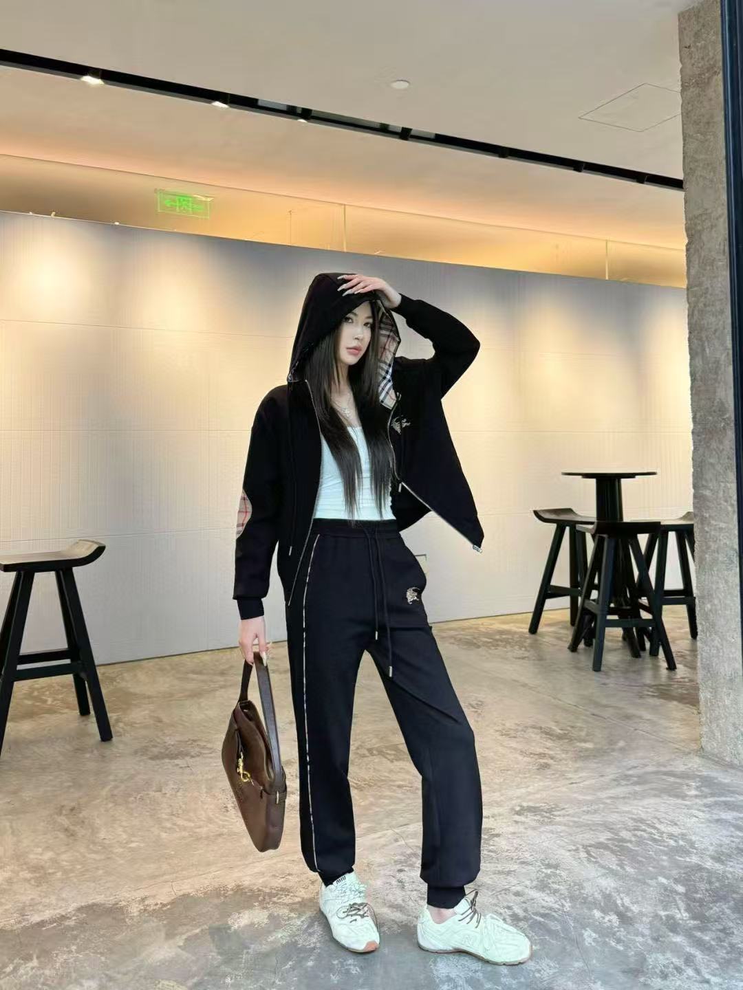 BUR8ERRY ジップアップ フード付き カジュアルスーツ【50％割引+送料無料】