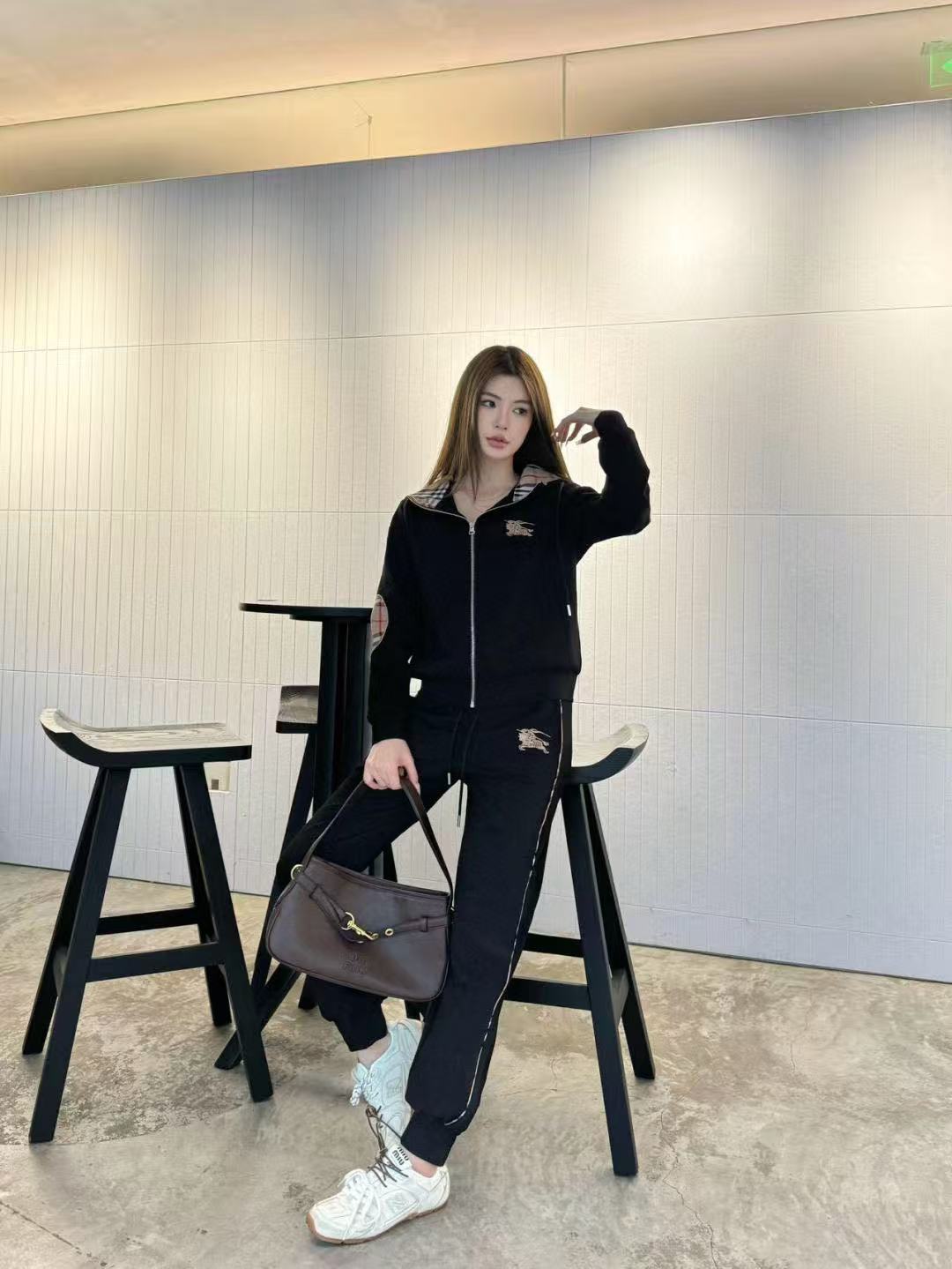 BUR8ERRY ジップアップ フード付き カジュアルスーツ【50％割引+送料無料】