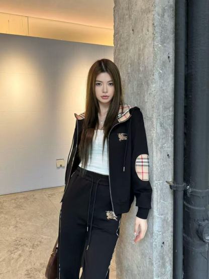 BUR8ERRY ジップアップ フード付き カジュアルスーツ【50％割引+送料無料】