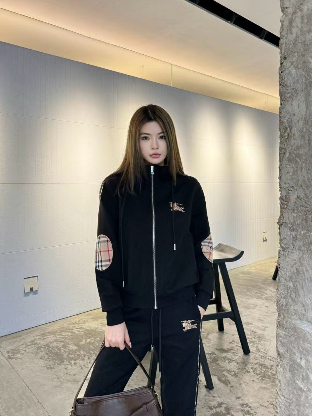 BUR8ERRY ジップアップ フード付き カジュアルスーツ【50％割引+送料無料】