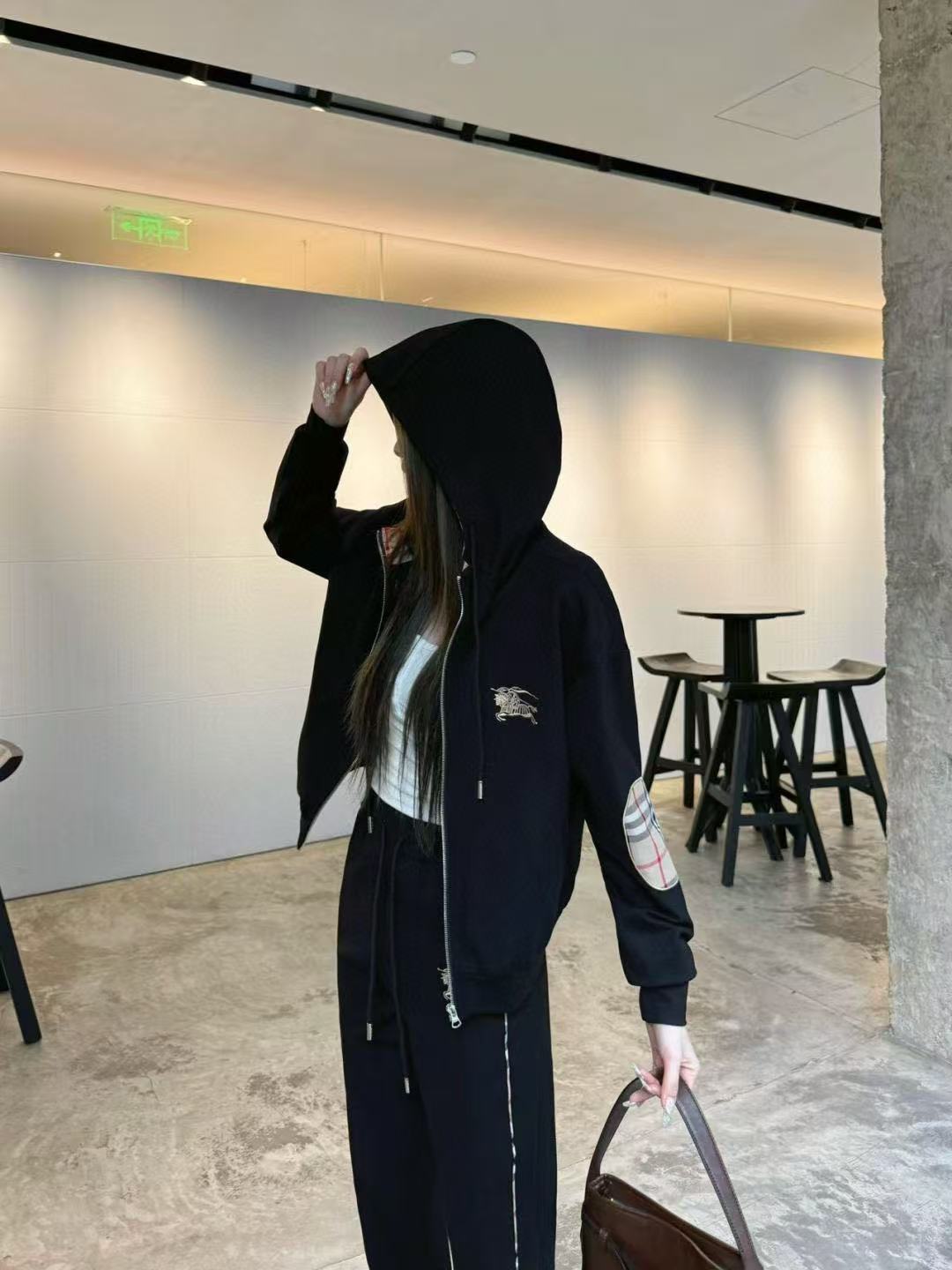 BUR8ERRY ジップアップ フード付き カジュアルスーツ【50％割引+送料無料】