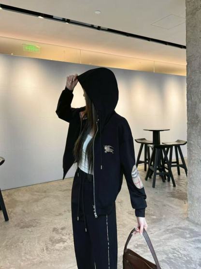 BUR8ERRY ジップアップ フード付き カジュアルスーツ【50％割引+送料無料】