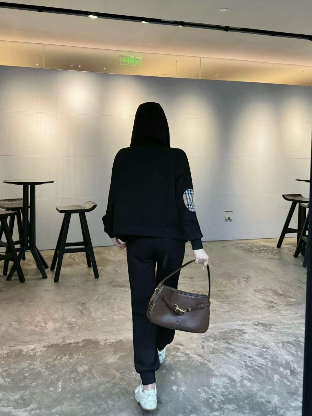 BUR8ERRY ジップアップ フード付き カジュアルスーツ【50％割引+送料無料】