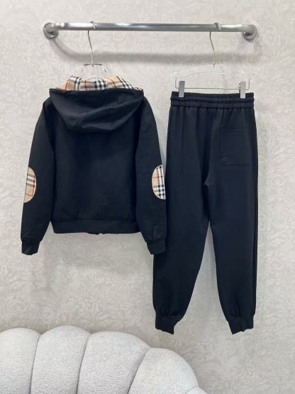 BUR8ERRY ジップアップ フード付き カジュアルスーツ【50％割引+送料無料】