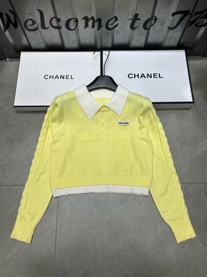 M1UM1U 襟付きレターウールセーター【50％割引+送料無料】