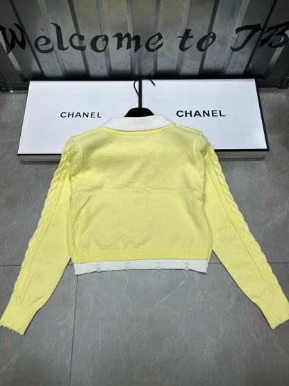 M1UM1U 襟付きレターウールセーター【50％割引+送料無料】