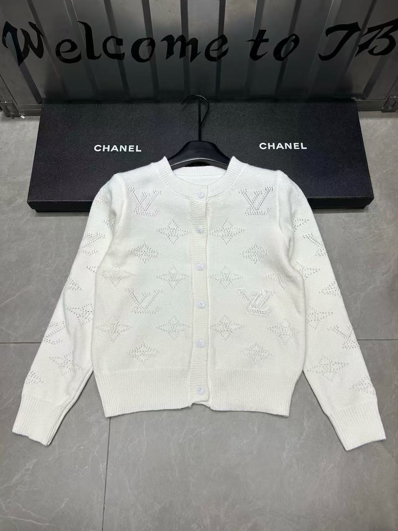 LV四つ葉のクローバー透かし彫りプリントウールカーディガン【50％割引+送料無料】