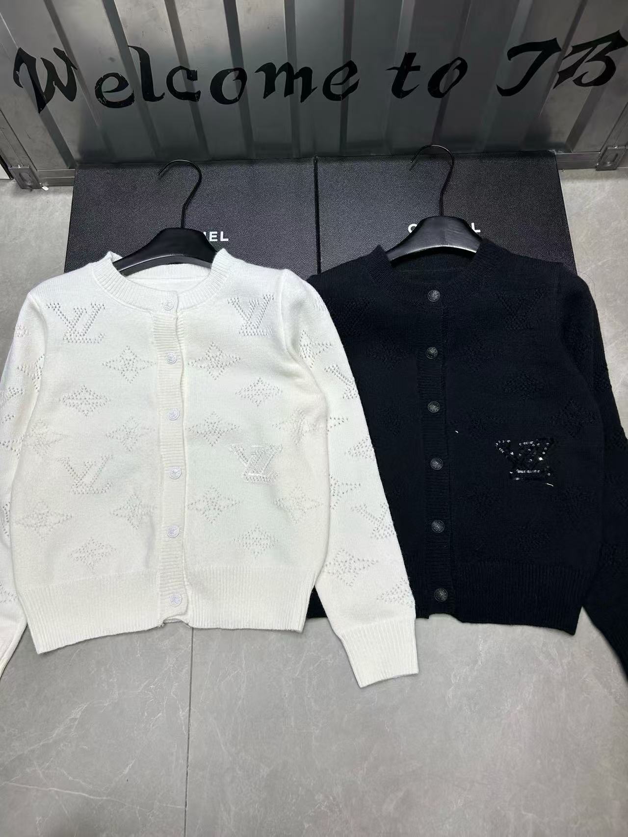 LV四つ葉のクローバー透かし彫りプリントウールカーディガン【50％割引+送料無料】