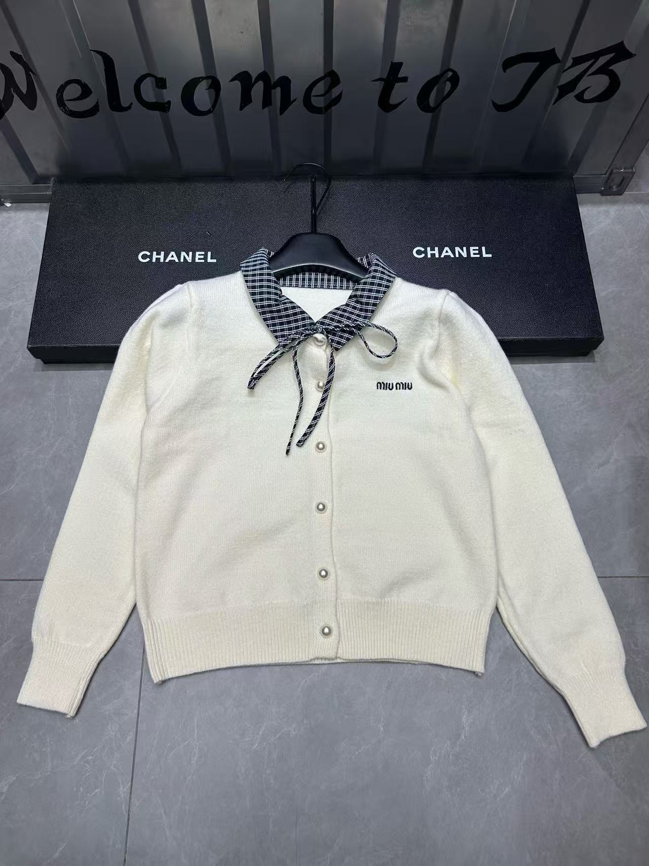 M1UM1U レースアップウールパールカーディガン【50％割引+送料無料】