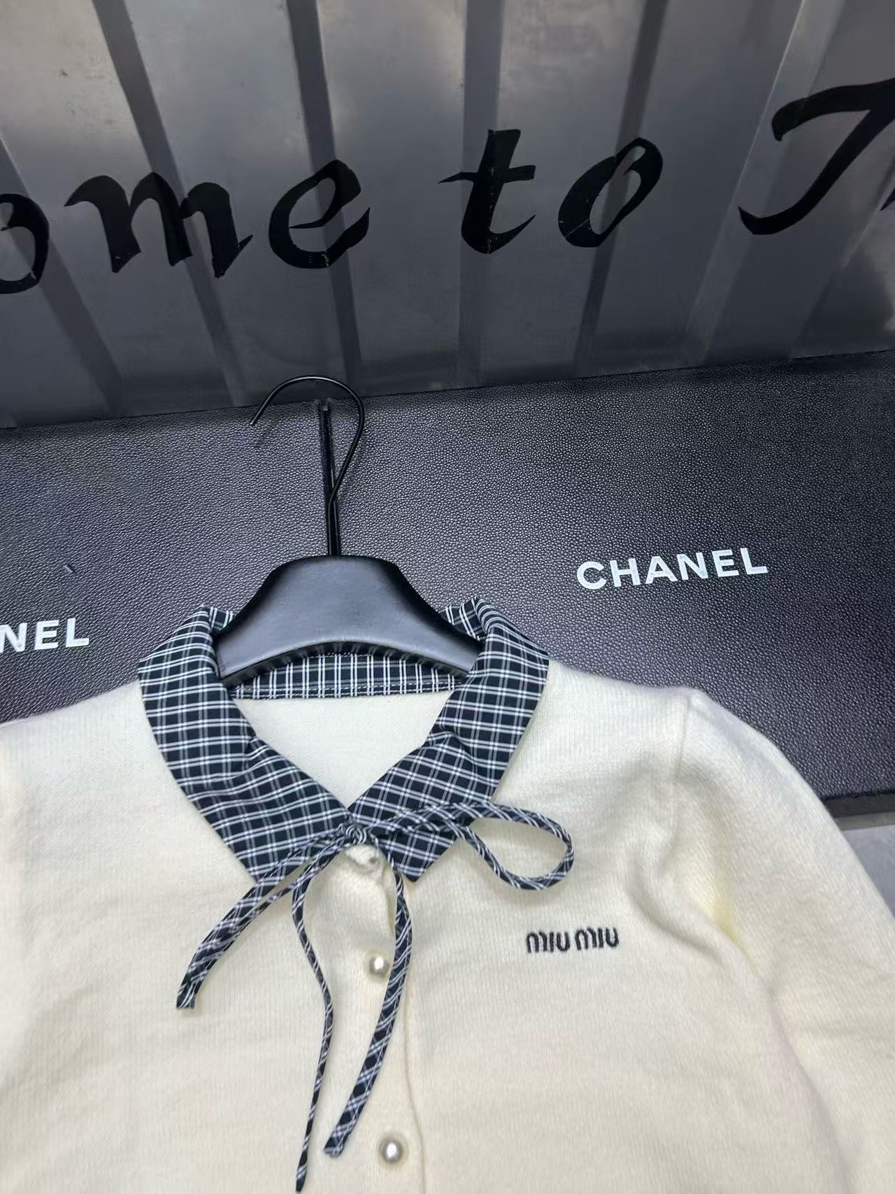 M1UM1U レースアップウールパールカーディガン【50％割引+送料無料】