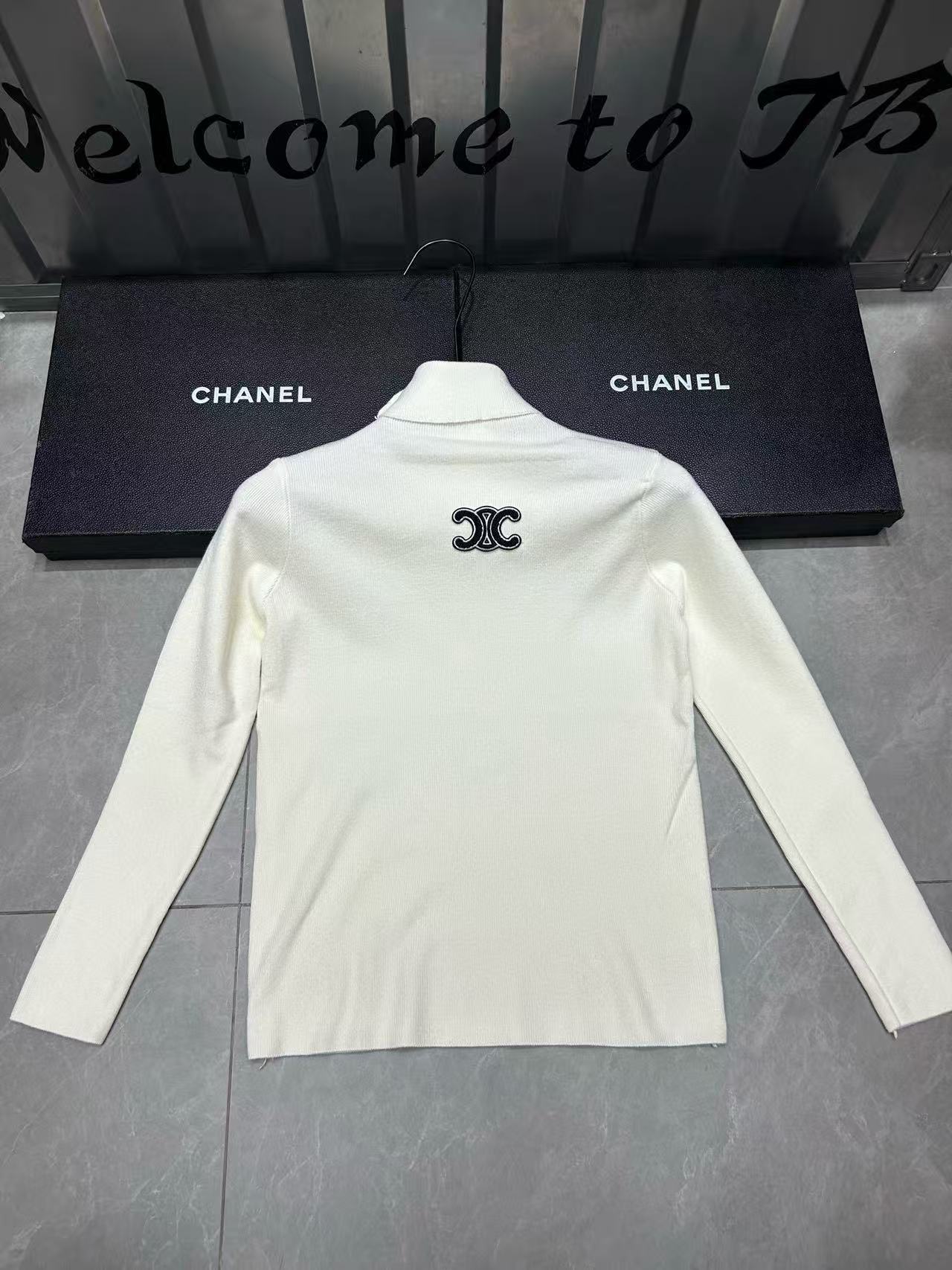 CEL1NE 凱旋門 タートルネック Tシャツ【50％割引+送料無料】