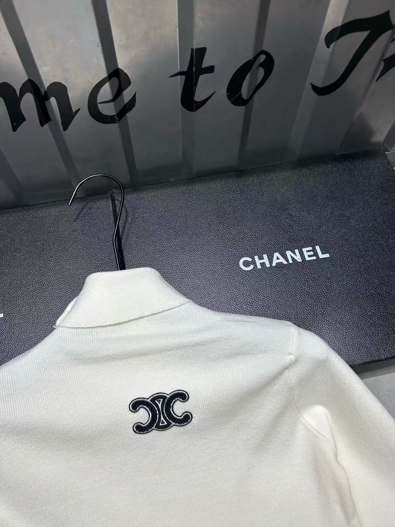 CEL1NE 凱旋門 タートルネック Tシャツ【50％割引+送料無料】