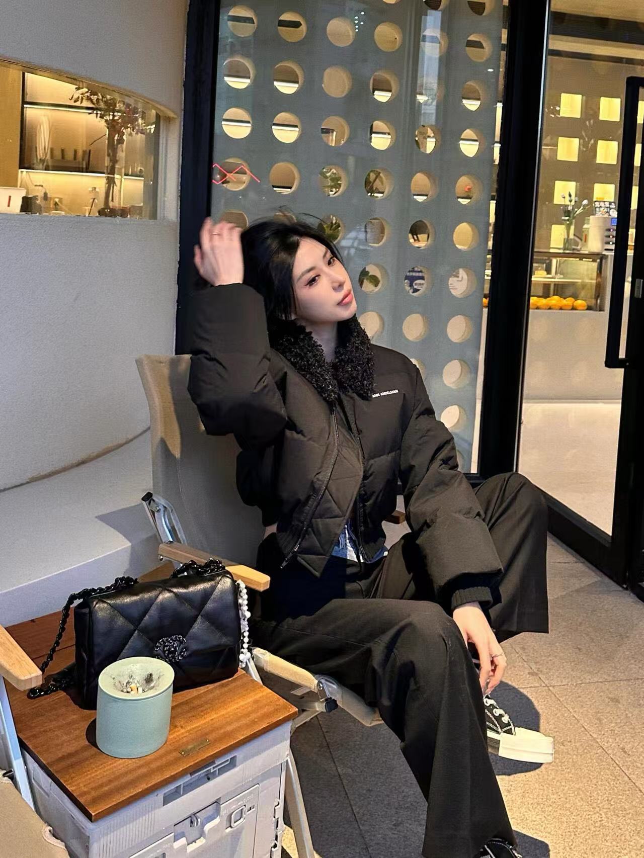 M1UM1U ミニマリストレターファーカラーダウンジャケット【50％割引+送料無料】