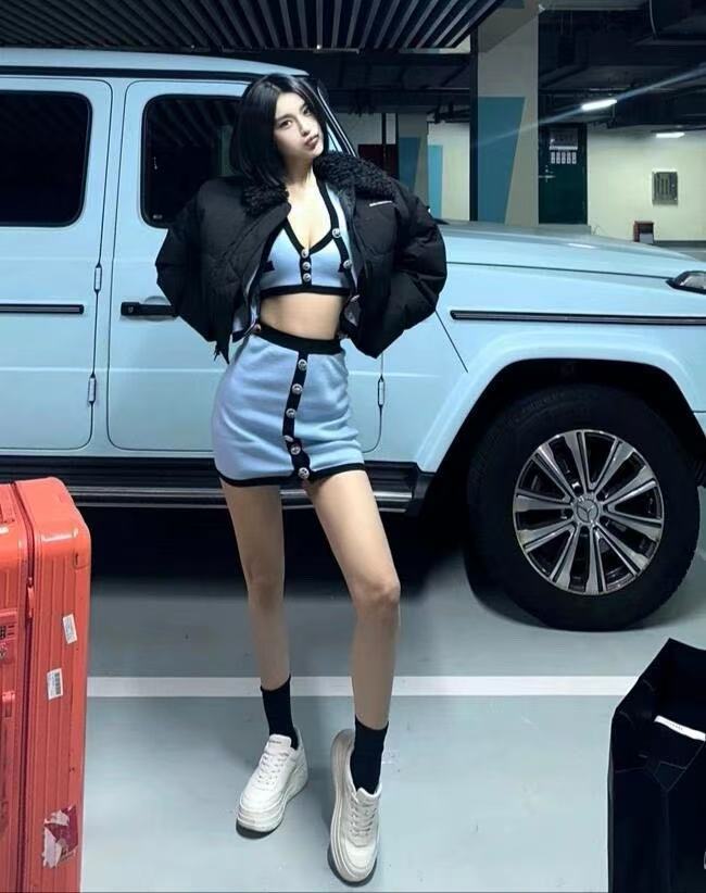 M1UM1U ミニマリストレターファーカラーダウンジャケット【50％割引+送料無料】