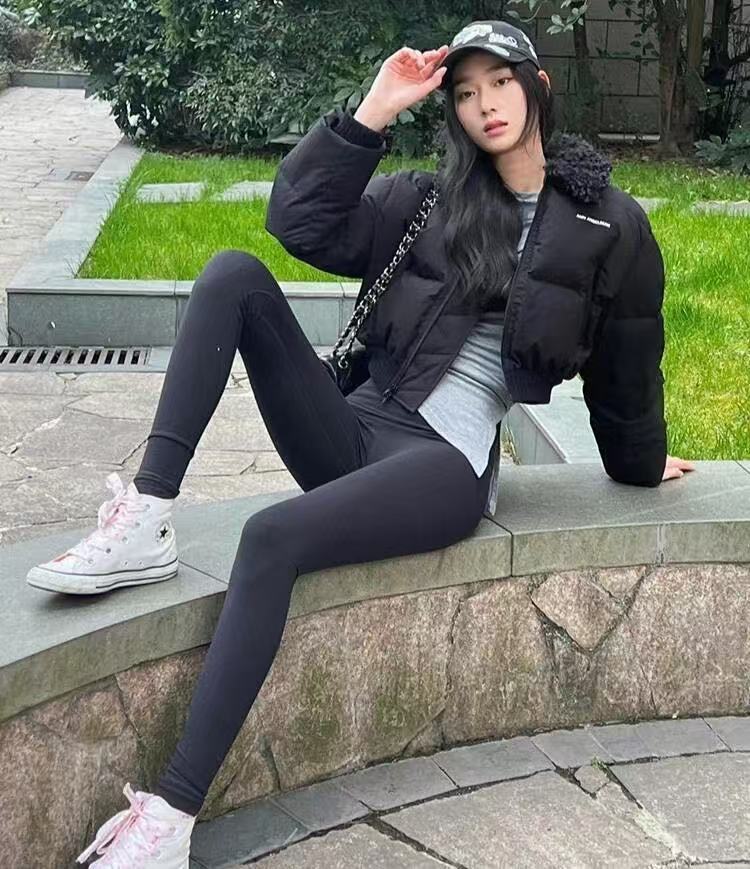 M1UM1U ミニマリストレターファーカラーダウンジャケット【50％割引+送料無料】