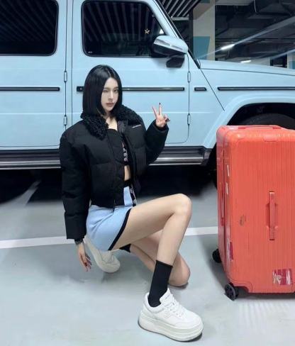 M1UM1U ミニマリストレターファーカラーダウンジャケット【50％割引+送料無料】