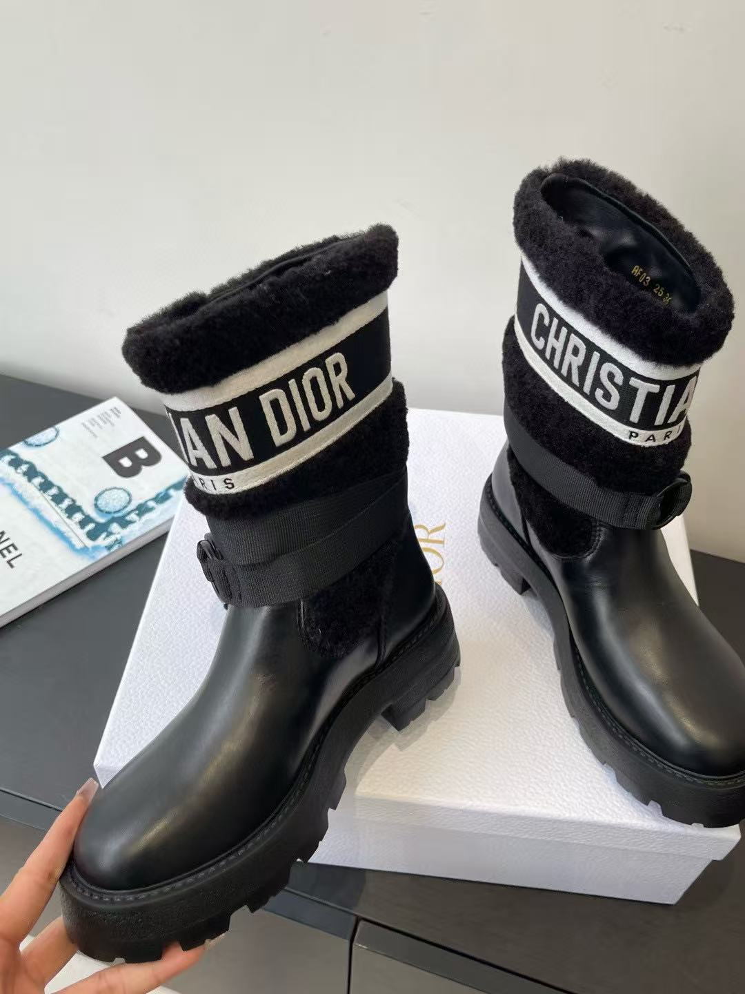 DIOR 高品質ウール レターアンクルブーツ【50％割引+送料無料】