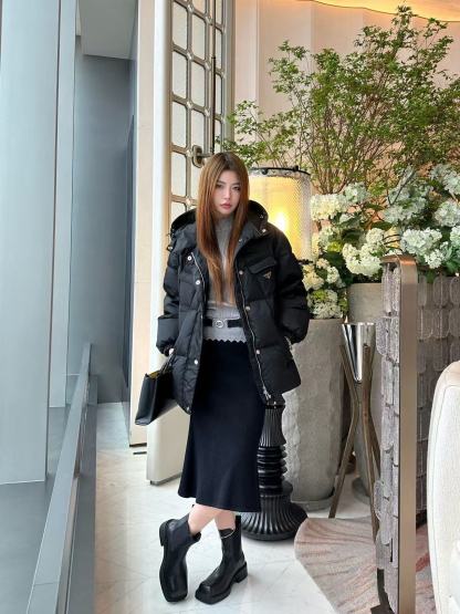 PR4DA フード付きトライアングルロゴダウンジャケット【50％割引+送料無料】